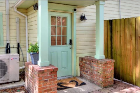 Charming Carriage House with two private units House in Lakeland