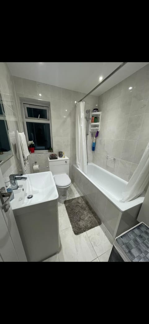 2 Bedroom House House in Southall