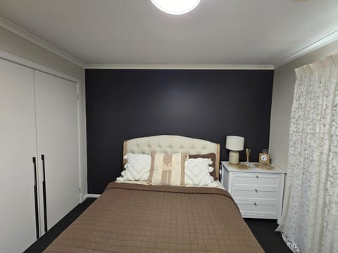 Bed, Photo of the whole room, Bedroom, wardrobe