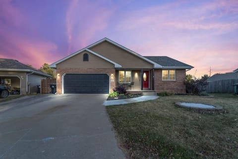 Dreamy Peaceful Retreat - Spa Casa in Ankeny