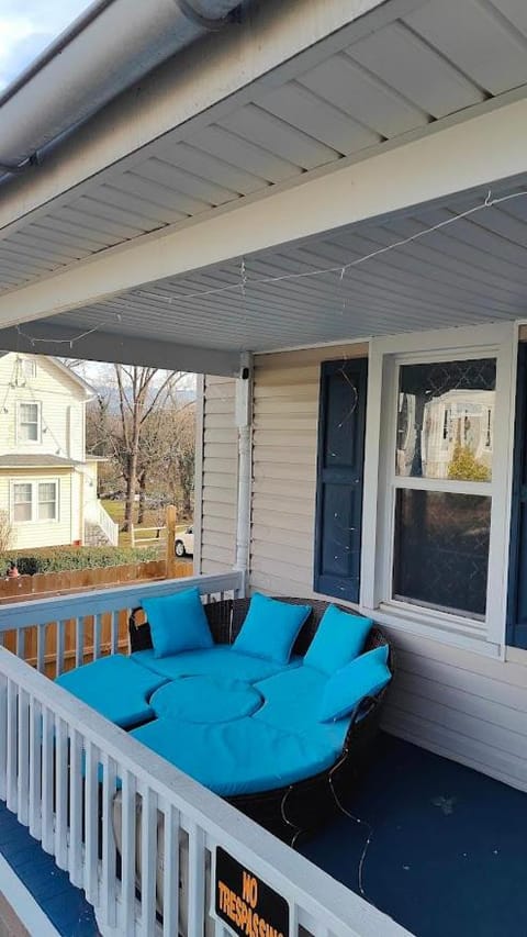 Patio, Balcony/Terrace, Seating area