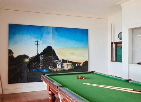 Billiard, Game Room