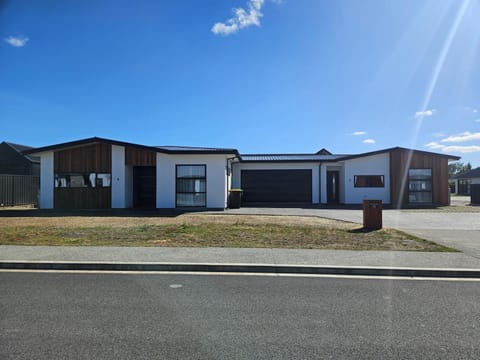 Serenity Hideaway, House A Apartment in Twizel