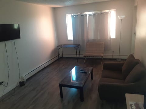 Communal lounge/ TV room, TV and multimedia, Living room, Seating area, Evening entertainment