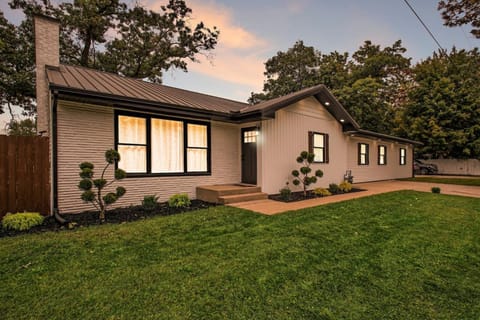 Property building, Spring, Day, Natural landscape, Garden, Garden view