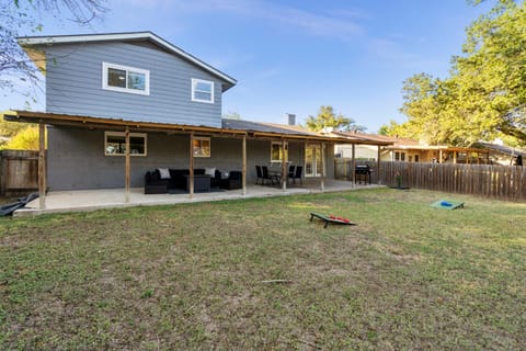 Texas Retreat Music Vibes & Game Room! House in South Congress