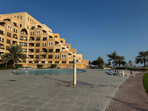 Property building, Day, Pool view, Swimming pool