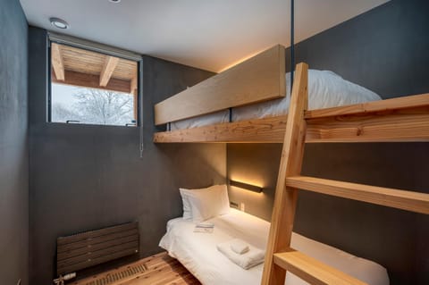 Bedroom, bunk bed