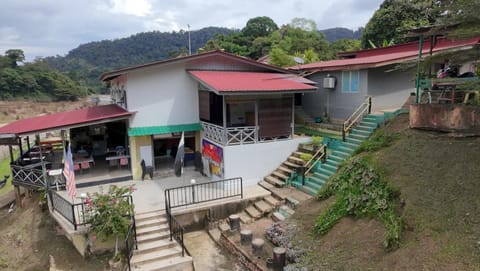 Property building, Day, Garden, View (from property/room), Balcony/Terrace, Garden view, Mountain view