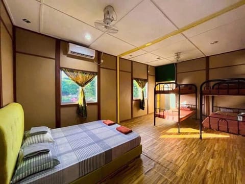 Bed, Photo of the whole room, Bedroom, bunk bed, air conditioner