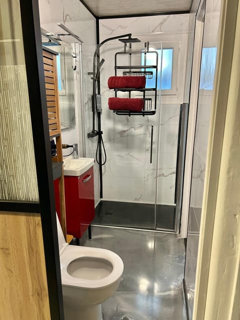 Shower, Toilet, Bathroom