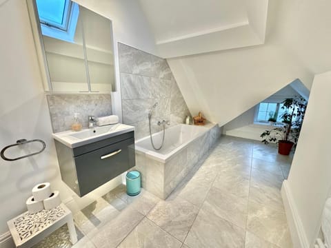 Bathroom, Bath