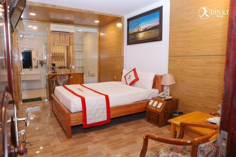 Khách sạn Dìn Ký Cổng Chào Bình Dương Hotel in Ho Chi Minh City