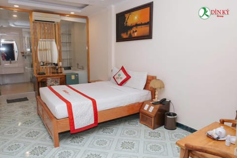 Khách sạn Dìn Ký Cổng Chào Bình Dương Hotel in Ho Chi Minh City