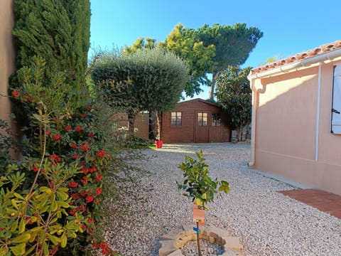 Property building, Spring, Day, Garden, Garden view