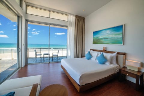 Bed, Natural landscape, View (from property/room), Balcony/Terrace, Photo of the whole room, Beach, Bedroom, Sea view