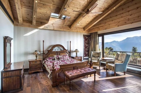 Bed, View (from property/room), Seating area, Bedroom, Mountain view