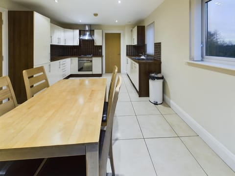 Contemporary 3 Bedroom Penthouse in South Belfast Apartment in Belfast