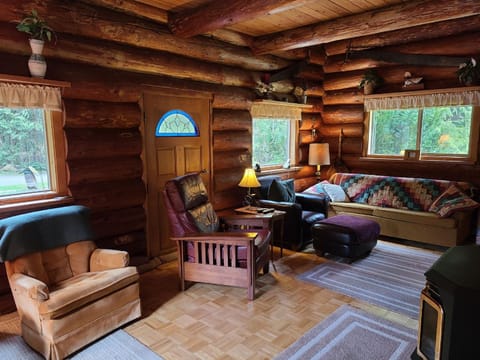 Two Bedroom Real Log Cabin with WIFI and EV Char ger Casa in Glacier