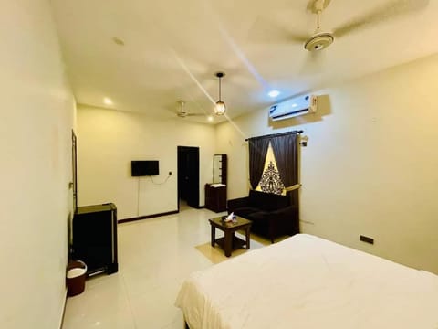 Family Guest House Bed and Breakfast in Karachi