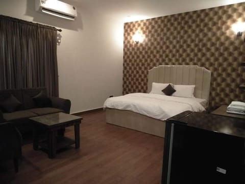 Family Guest House Bed and Breakfast in Karachi