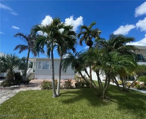 159 Pearl St home House in Estero Island