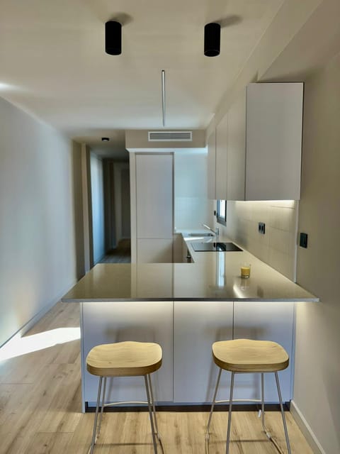 Kitchen or kitchenette, Dining area, oven