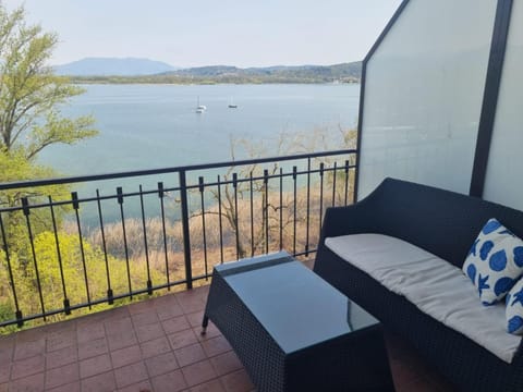 Balcony/Terrace, Lake view