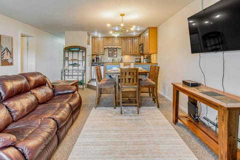 5 Mi to Winter Park Resort Unit with Pool and Hot Tub Apartment in Fraser