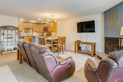 5 Mi to Winter Park Resort Unit with Pool and Hot Tub Apartment in Fraser