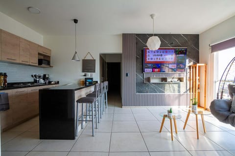 Kitchen or kitchenette, Seating area