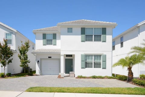 Spacious 6 Bed Home with Pool in Prime Storey Lake Location House in Kissimmee