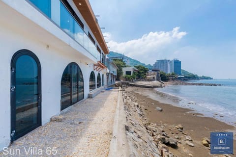 Property building, Day, Natural landscape, Beach, City view, Sea view