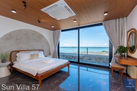 Bed, Natural landscape, Photo of the whole room, Bedroom, Pool view, Sea view, Swimming pool