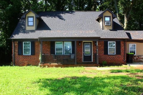 Cozy, Relaxing 4-Bedroom House in Forest Park Casa in Forest Park