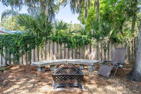 Patio, Garden, Garden view, fireplace