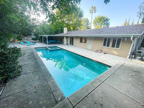 Chic LA 3-Bedroom Home with Pool and Patio -CAL1-Cal House in Hidden Hills