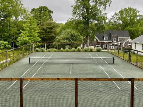 Cape Cod Estate - Pool, Tennis, Game Barn, Sleeps 20 House in East Sandwich