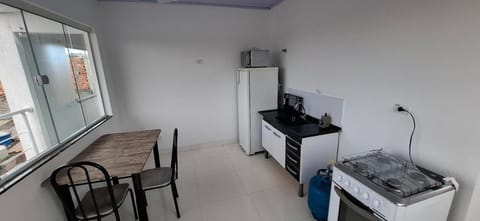 Loft Cs.2 a 30m da Praia. Wi-Fi, TV, Ar Cond. House in Bertioga