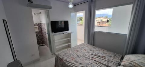 Loft Cs.2 a 30m da Praia. Wi-Fi, TV, Ar Cond. House in Bertioga