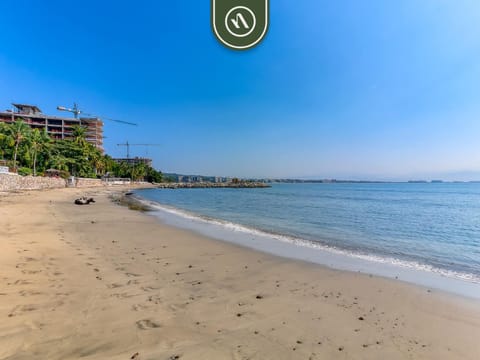 Luxury Oceanfront Condo - Private Jacuzzi Apartment in La Cruz de Huanacaxtle