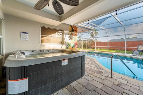 Hot Tub - Mins to Anna Maria - Heated Pool -Arcade for Family House in Bradenton