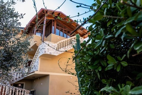 Property building, Spring, Day, View (from property/room), Balcony/Terrace