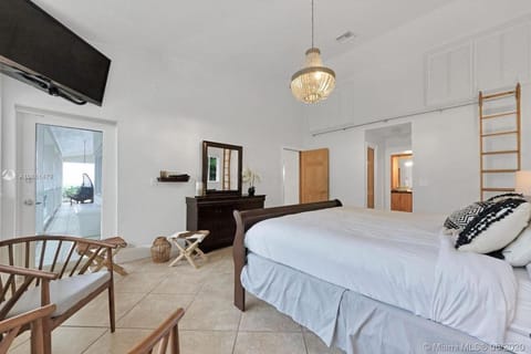 Charming 2-BR space in Hollywood House in Hollywood Beach