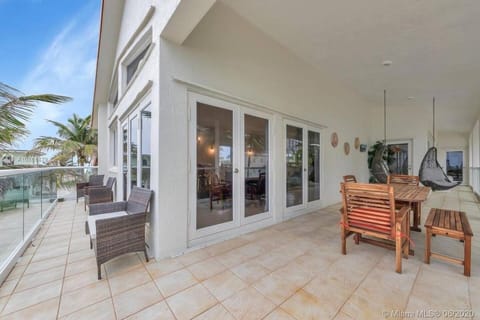 Gorgeous 4-bedroom beach space House in Hollywood Beach