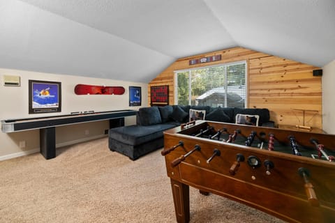 Game Room, Seating area