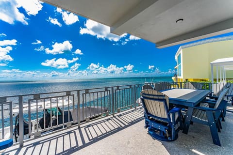 Patio, Day, Natural landscape, View (from property/room), Balcony/Terrace, Seating area, Dining area, Sea view