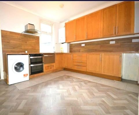 Modern 3-bed Rochester - Contractors, Free Parking, Garden, Sleeps up to 6 guest Casa in Rochester