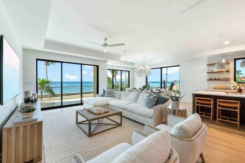 TV and multimedia, Living room, Seating area, Sea view, furniture