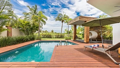 Patio, Garden view, Pool view, Swimming pool, sunbed